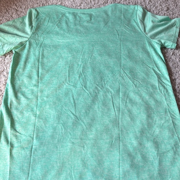 Nike Dri-Fit Women’s Short Sleeve Shirt Size Medium - Picture 2 of 5